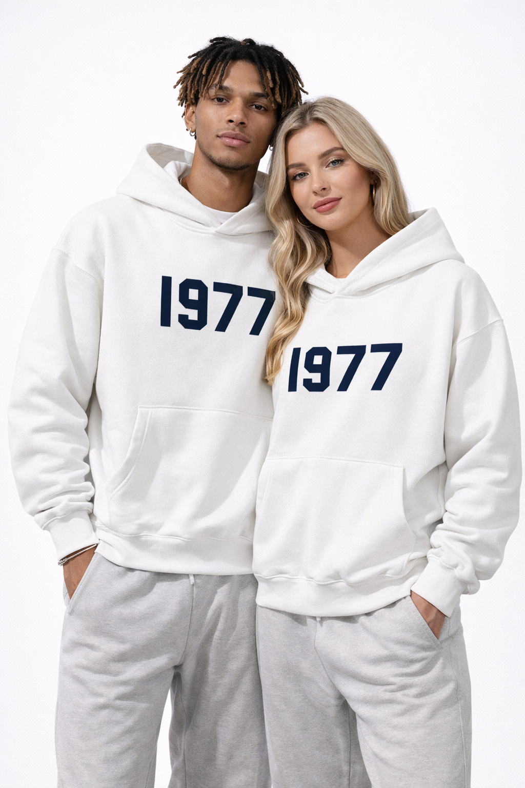 Trendiger Unisex Vintage Hoodie mit Raglanärmeln, Streetwear Kapuzenpullover, 1977 Retro-Style.