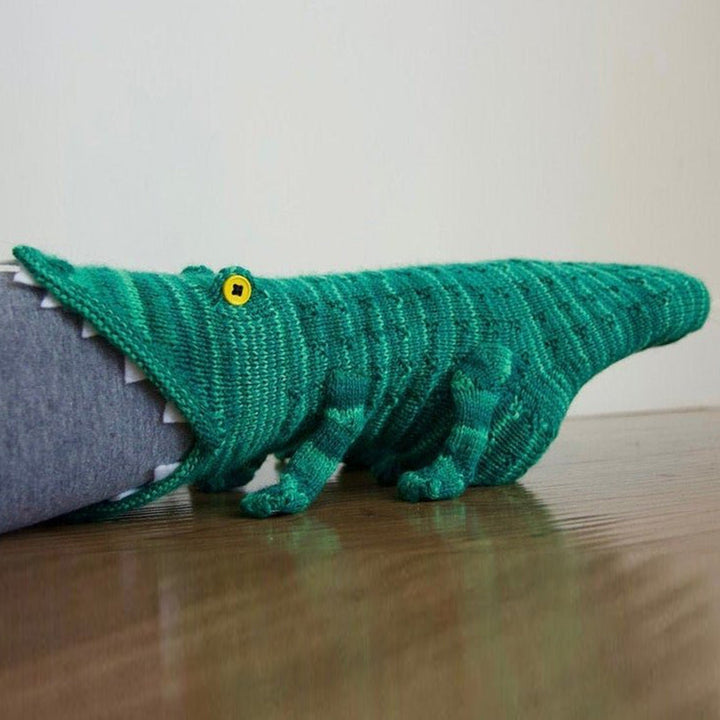 Lustige Unisex Krokodil-Stricksocken, ideal als warmes Winter-Geschenk mit einzigartigem Tierdesign.