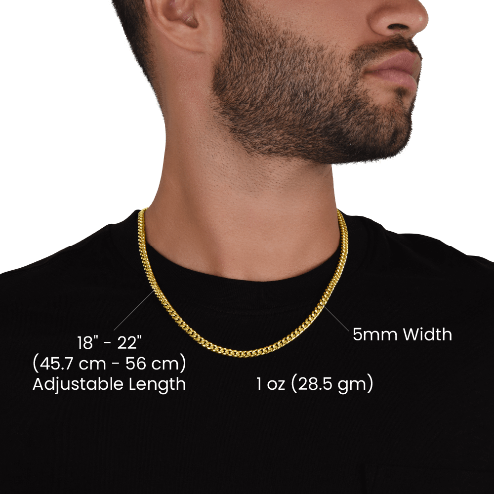 Elegante Unisex Versprechen Halskette an einem Model. Verstellbar, wasserdicht & vielseitig als Geschenk.