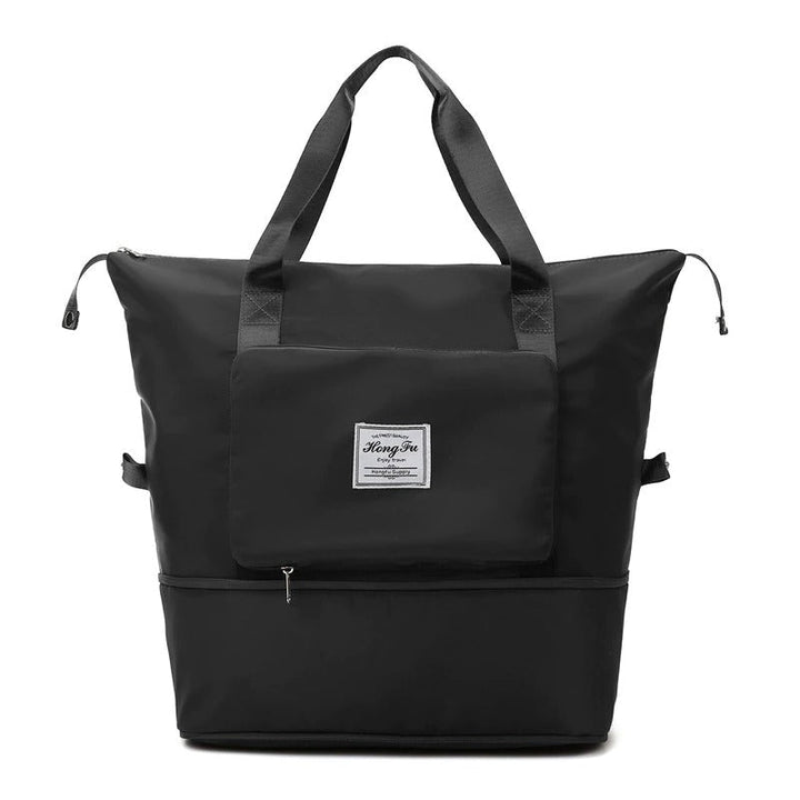 Organisierte Wochenendtasche mit vielen Fächern. Praktisches wasserdichtes Handgepäck für Ordnung auf Reisen.