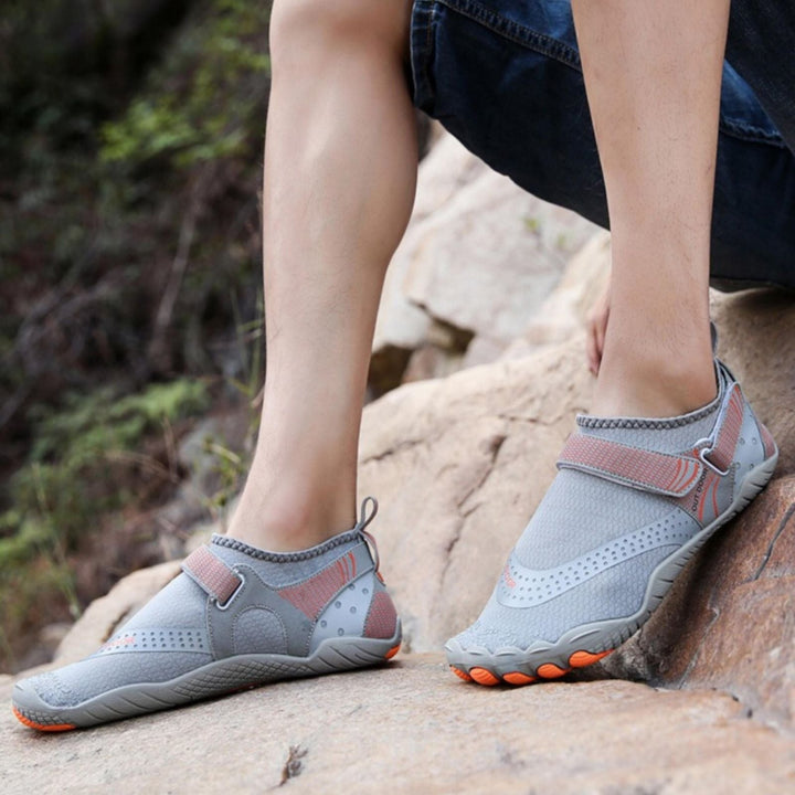 Ergonomische Unisex Wasserschuhe mit komfortabler orthopädischer Stütze; geeignet für Strand, Pool & leichte Wanderungen.