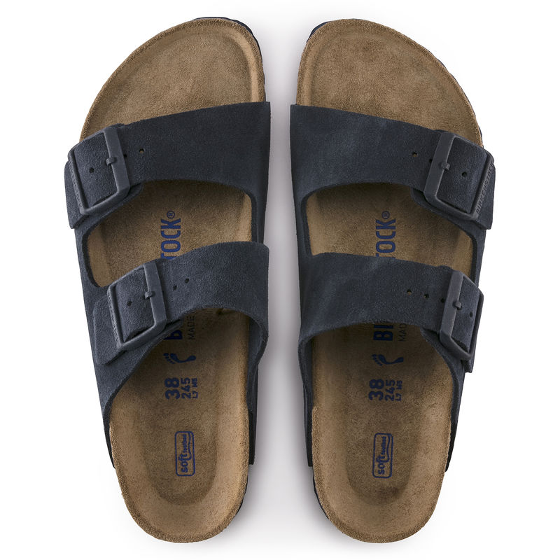 Entspannende Unisex Zweiriemen Sandalen mit weichem Fußbett, ideal nach dem Sport.