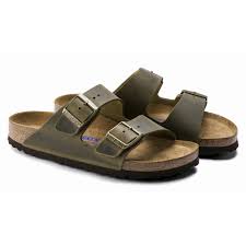 Qualitäts-Sandalen Unisex: Zweiriemen Design, weiches Fußbett, langlebiger Komfort.