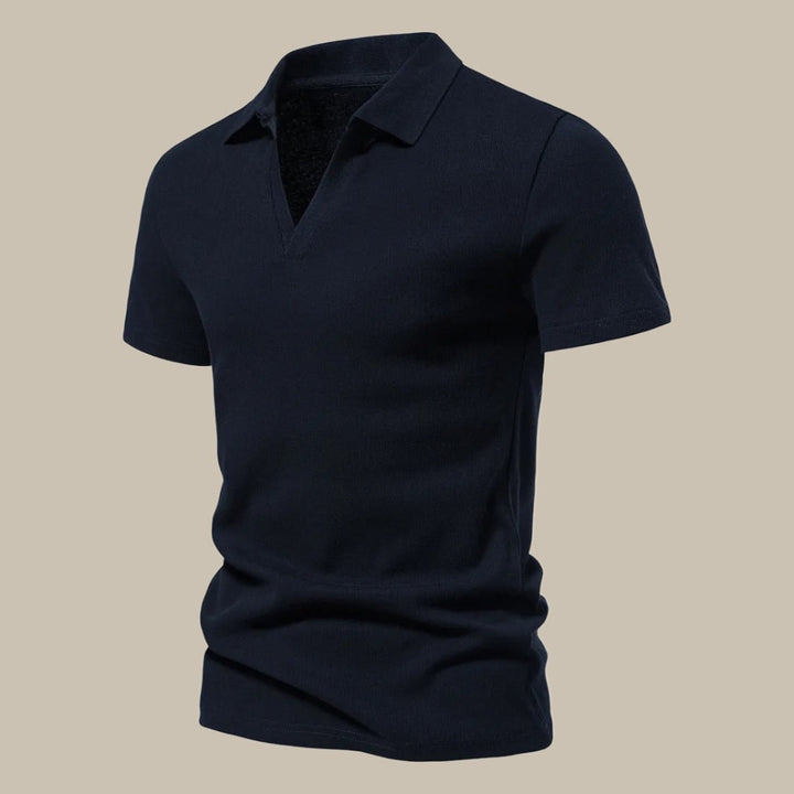Hochwertiges Herren Kurzarm Polohemd in Blau. Zeitloses Design für elegante Frühling- & Sommeroutfits.