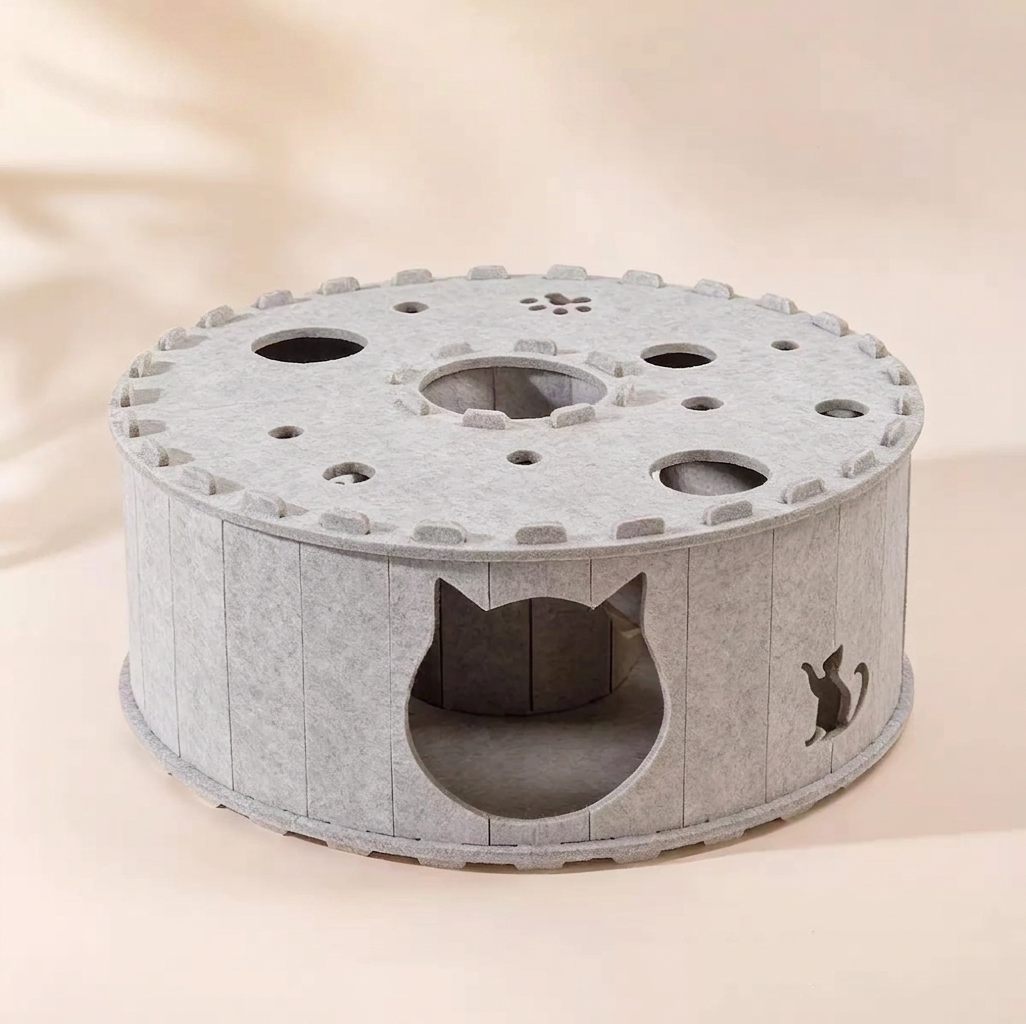Das innovative 4-in-1 Katzenparadies: Spieltunnel, Kratzbaum, Höhle und bequemer Ruheplatz für Katzen.