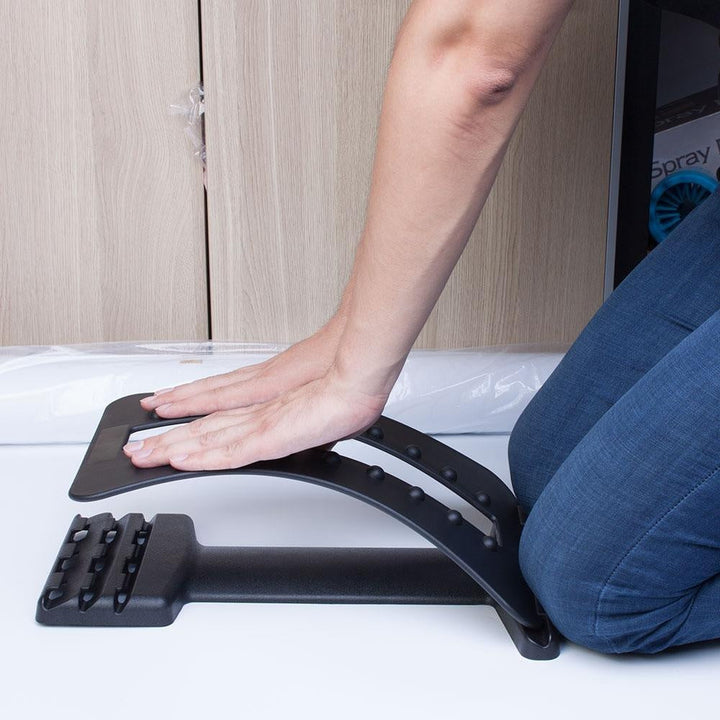 Tragbarer Rückenstrecker für unterwegs. Fördert Haltungskorrektur & Schmerzlinderung bei Rückenproblemen, ideal für Home-Office.