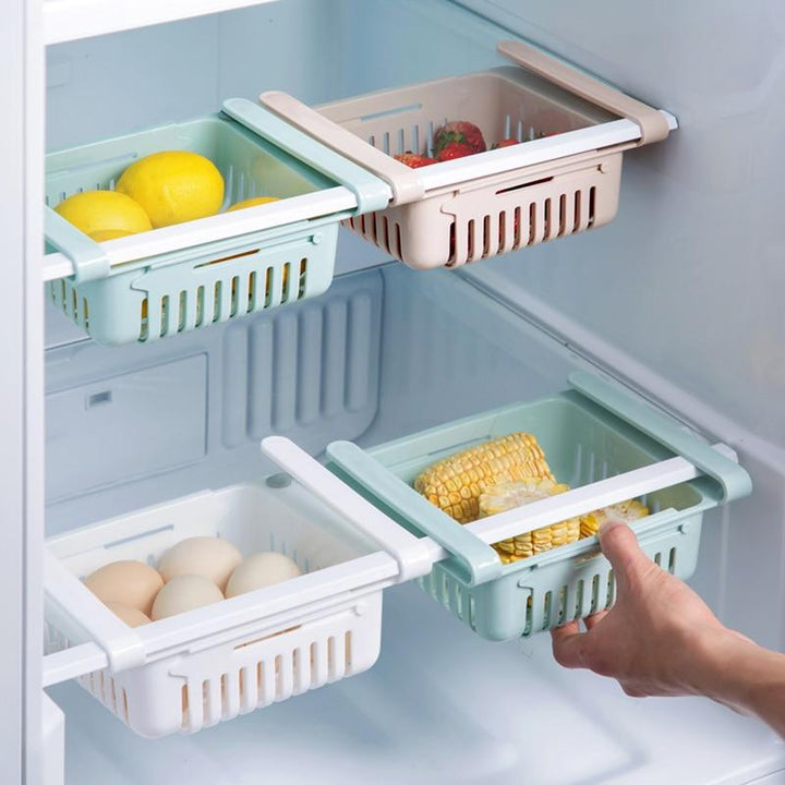 Verstellbares Kühlschrankregal aus Kunststoff für mehr Ordnung, ideal als platzsparender Organizer und Küchenhelfer.