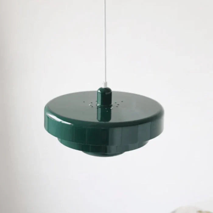 Nahaufnahme Vintage LED Pendelleuchte. Zeigt Retro Design, hochwertige Verarbeitung & LED Technik.