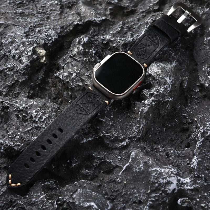 Langlebiges Vintage Lederarmband für Apple Watch, handgefertigt, einzigartige Patina, robustes Smartwatch-Zubehör.