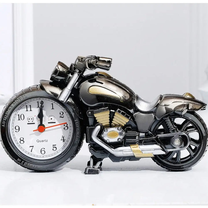 Stylische Deko Motorrad Wecker, Vintage Look, Quarzwerk, eine besondere Nachttischuhr für Biker.