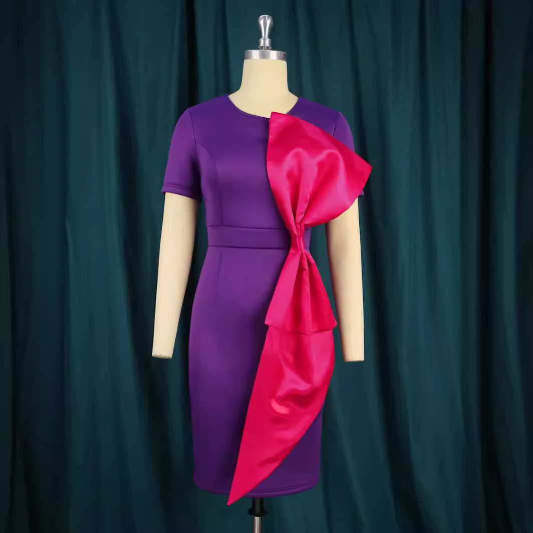Elegantes violettes Rüschenkleid für Damen mit figurbetontem Schnitt. Ideal für Partys und besondere Anlässe.