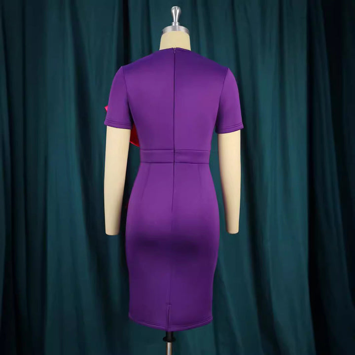 Violettes Damenkleid mit figurbetonter Passform und feinen Rüschen. Perfekt für festliche Gelegenheiten.