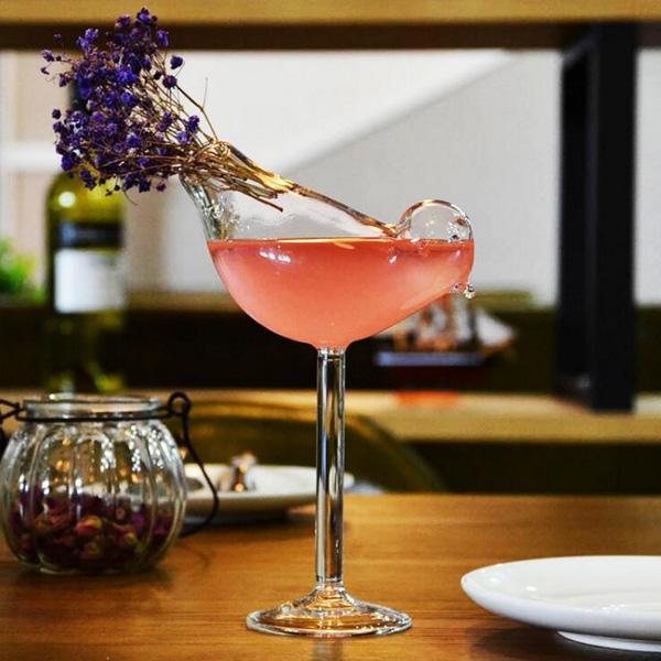Innovatives Designglas in Vogelform, ideal für kreative Cocktails. Ein Muss für jede Hausbar.