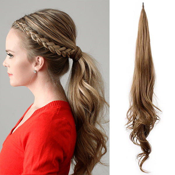 Natürlicher voluminöser Pferdeschwanz. Einfaches Haarteil für Damen, sorgt für schnelles Haarstyling.