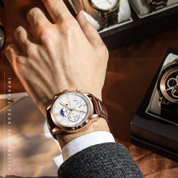 Seitliche Ansicht der Herren Quarzuhr mit präziser Krone und Gehäusedesign, elegantes Edelstahl.