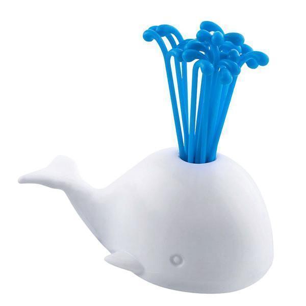 Tierische Beluga Wal Snack-Spieße für Partys. Dekoratives, wiederverwendbares Partyzubehör als Meeres-Deko für Snacks.