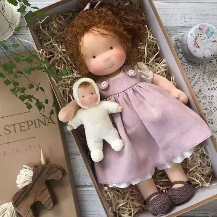 Weiche Kuschelpuppe, Waldorf-Stil, aus Naturmaterialien, perfektes Babygeschenk und Kinderspielzeug.