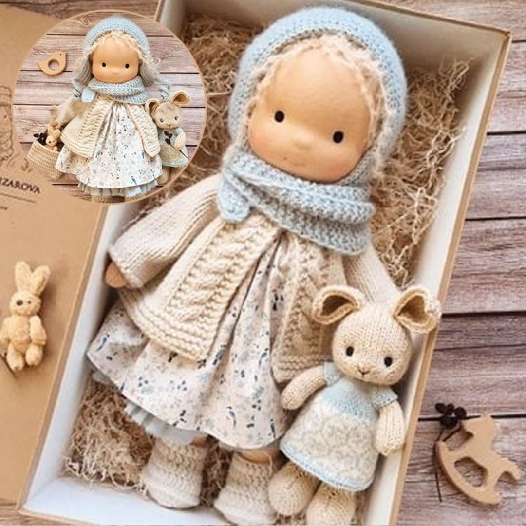 Detailansicht: Gesicht einer Waldorfpuppe, handgefertigt, sicheres Spielzeug aus reinen Naturmaterialien.