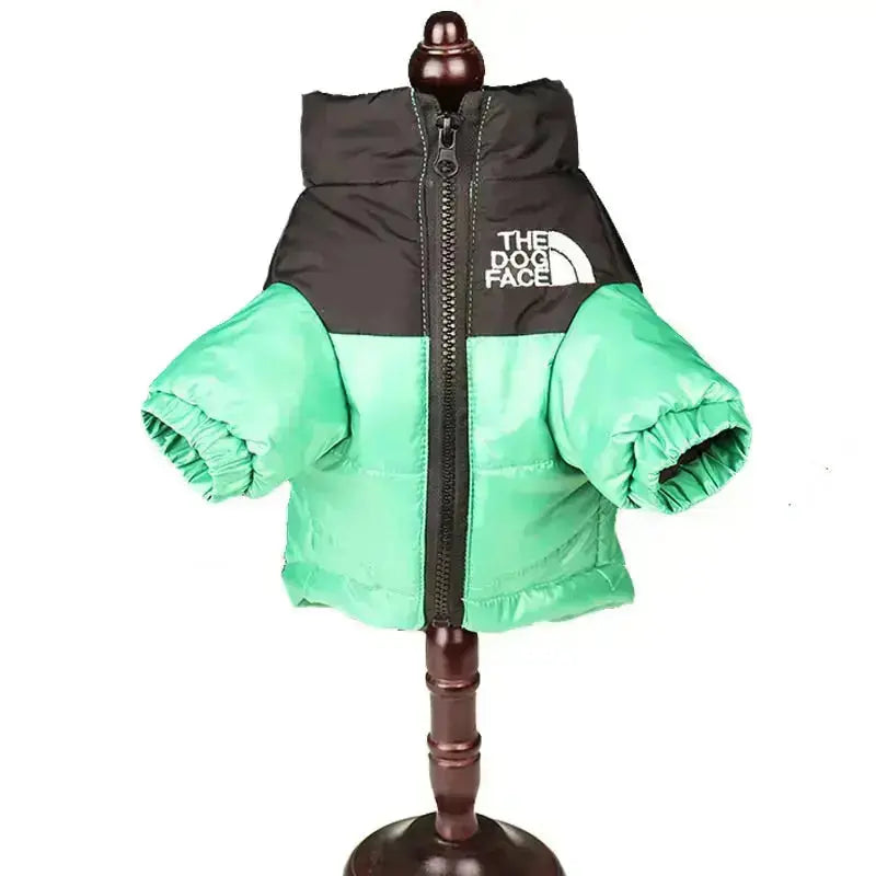 Hochwertige, winddichte Hunde-Winterjacke, robust gefüttert. Ideal für lange Outdoor-Spaziergänge.