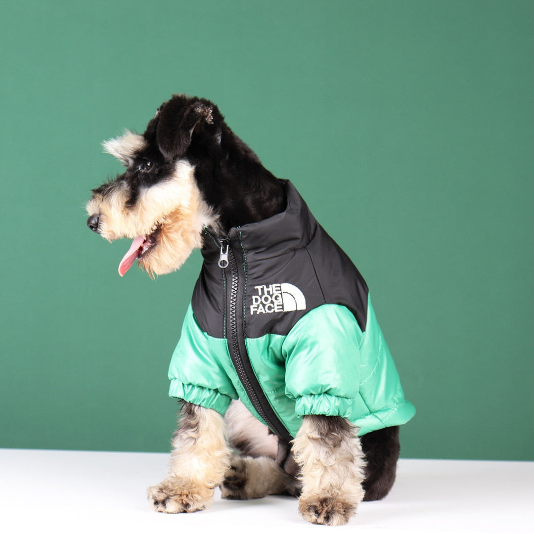 Winddichtes Material der Hunde-Winterjacke. Schützt Ihren Vierbeiner zuverlässig vor Wind und Kälte.