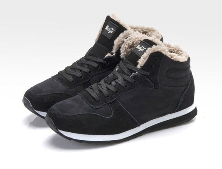Nahaufnahme der Textur warmer Herren Winterschuhe, hochwertige Verarbeitung für Kälte; komfortable Premium Stiefel.