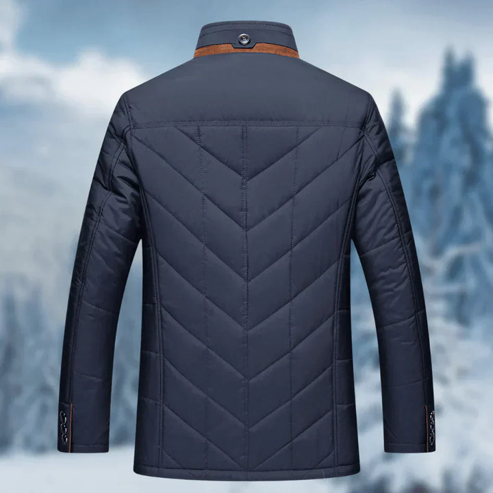 Robuste Herren Puffer Winterjacke in modischem Design. Ideal für Kälteschutz und Freizeit im Winter.