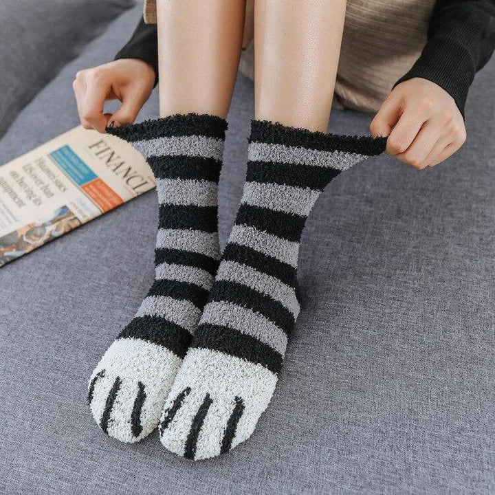 Entspannt mit diesen warmen Katzenkrallen Socken. Kuschelige Haussocken und Schlafsocken für gemütliche Abende.