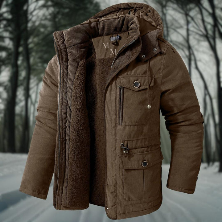 Funktionale Herren-Winterjacke für kalte Jahreszeit. Wind- und wasserabweisend, sehr warm.