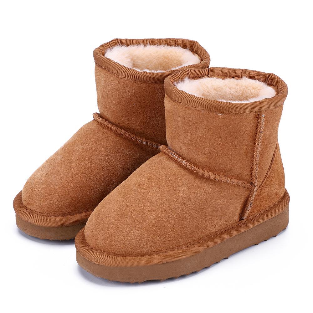 Hochwertige Kinderstiefel, gefüttert & wasserdicht, schützen kleine Füße vor Kälte und Nässe.