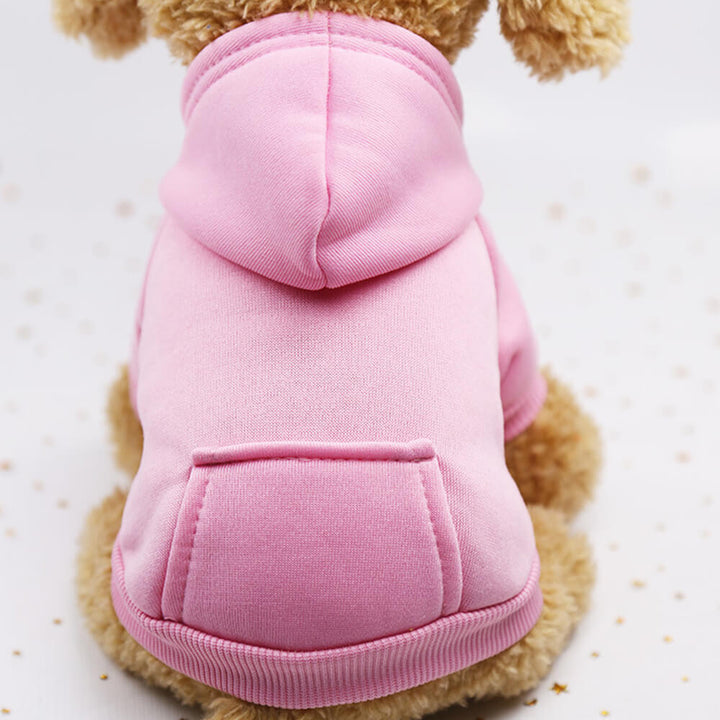 Bunter Haustier Hoodie mit Kapuze, warmer Winterpullover für Hunde, stylische Hundemode im Sportstil.