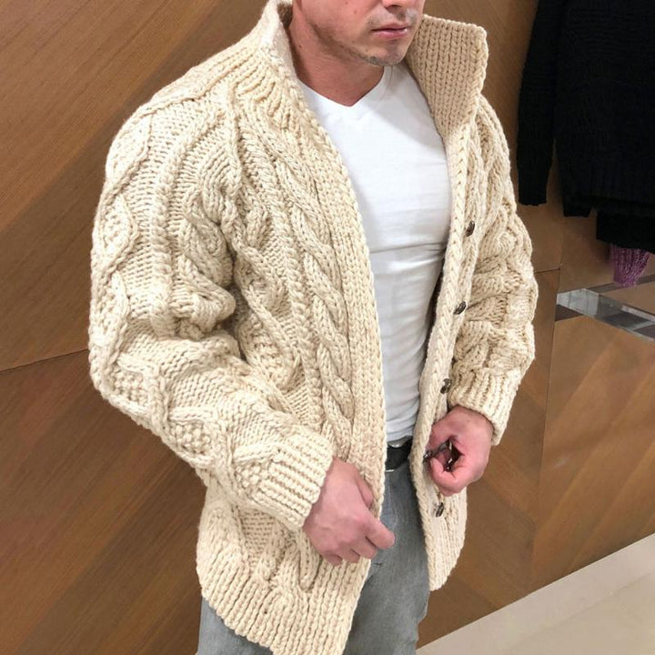 Warmer Herren Strickpullover in elegantem Design. Komfortabler, stilvoller Strick-Pullover für kalte Wintertage & Herbstmode.
