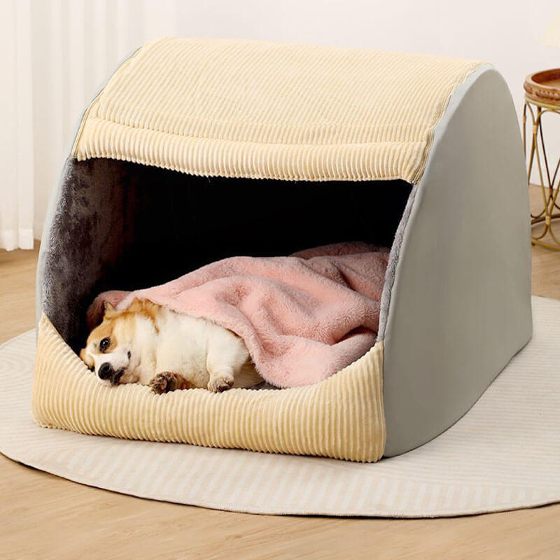 Halbgeschlossenes, warmes Flanell-Hundebett. Perfekter Rückzugsort für große Hunde in Khaki.