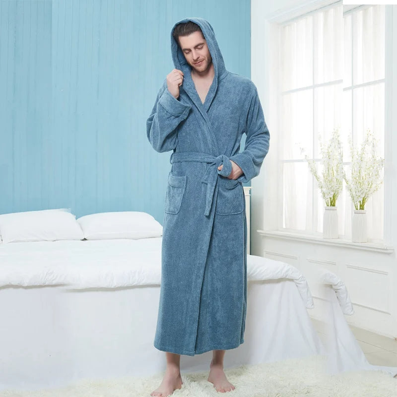 WarmthMax Herren Bademantel: Luxuriöser, extra warmer Morgenmantel für gemütliche Winterabende.