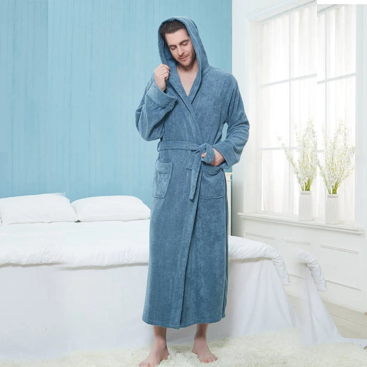 WarmthMax Herren Bademantel: Luxuriöser, extra warmer Morgenmantel für gemütliche Winterabende.