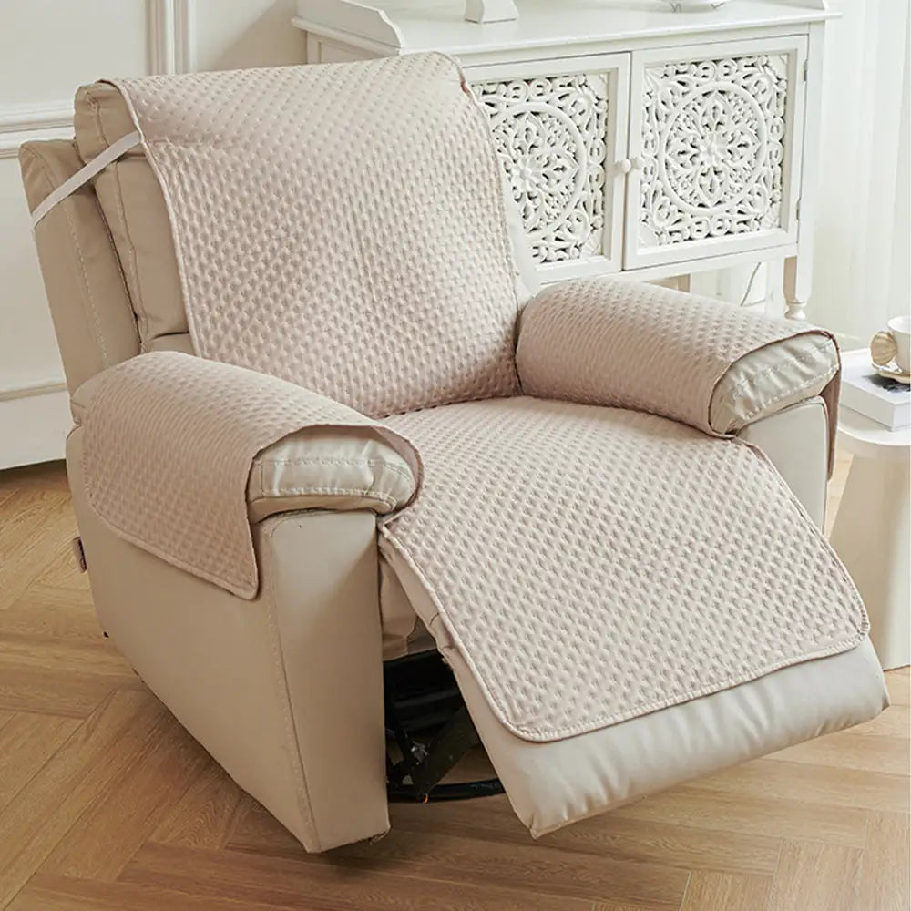 Rutschfester Sofaüberzug aus Polyester; elastisch, wasserdicht & einfarbig, für optimalen Möbelschutz im Wohnzimmer.
