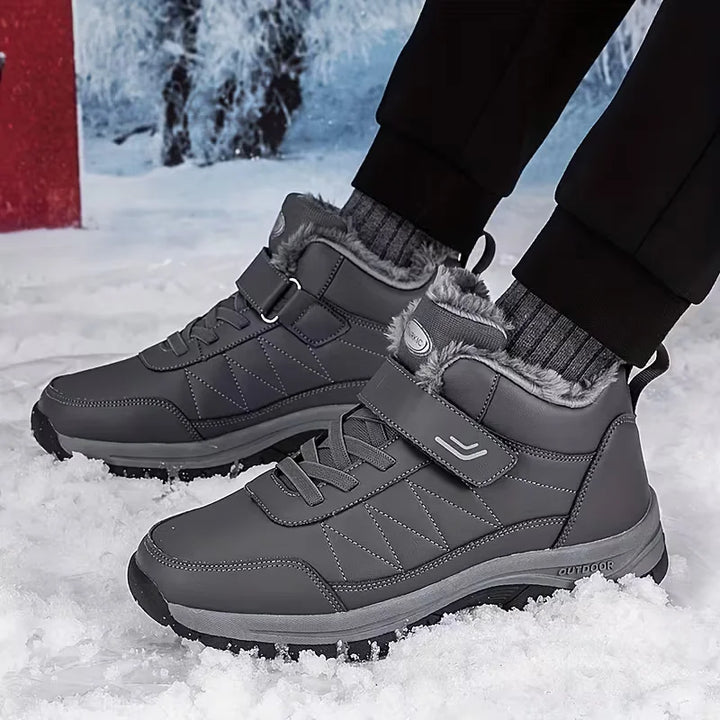 Wasserdichte Chloe Damen Winterstiefel mit Fütterung & Klettverschluss. Warme, rutschfeste Outdoorschuhe für Schnee & Eis.
