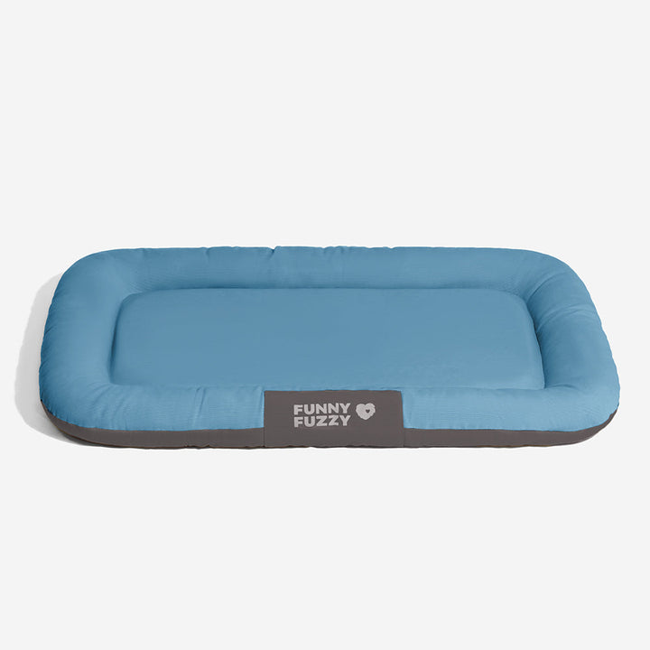Hochwertige Verarbeitung der farbblockierten, wasserdichten Outdoor-Hundematte.