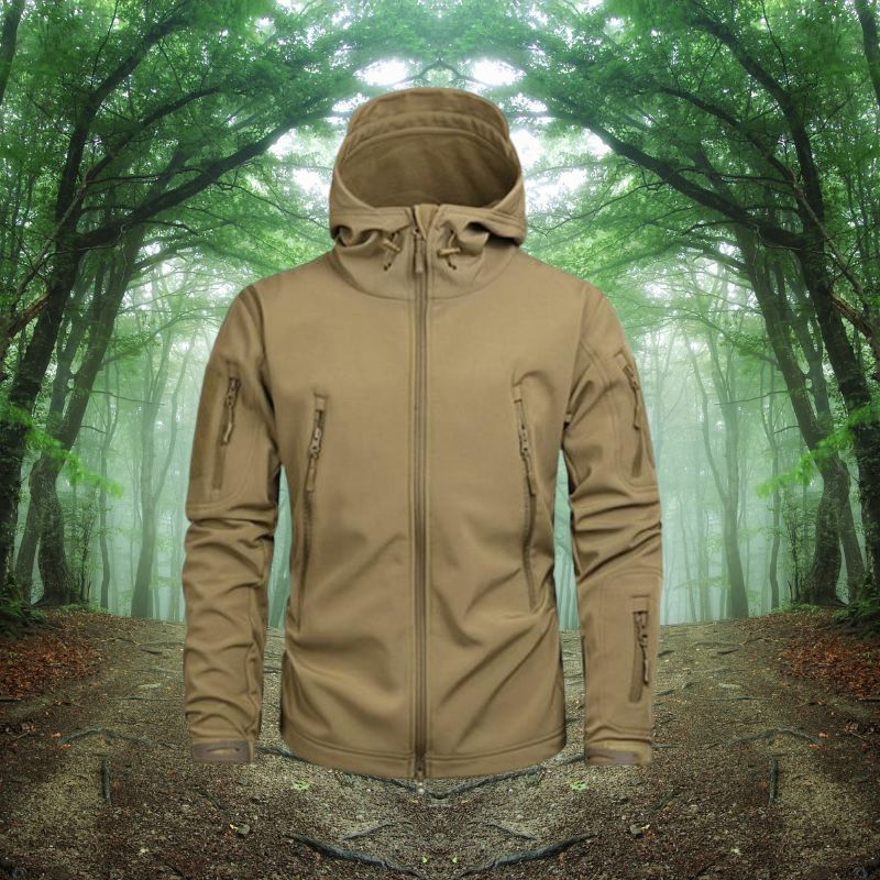 Performance Herren Outdoorjacke, wasserdicht, winddicht, mit Kapuze, für umfassenden Schutz.
