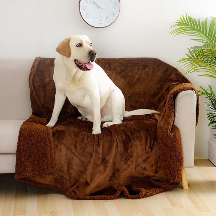 Warme, wasserdichte Tierdecke aus Sherpa-Fleece, perfekt für kalte Tage im Hundebett oder Auto.