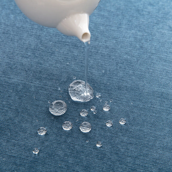 Langlebiger Möbelschutz: Wasserdichte Jacquard Schutzdecke für Sofa und Couch.