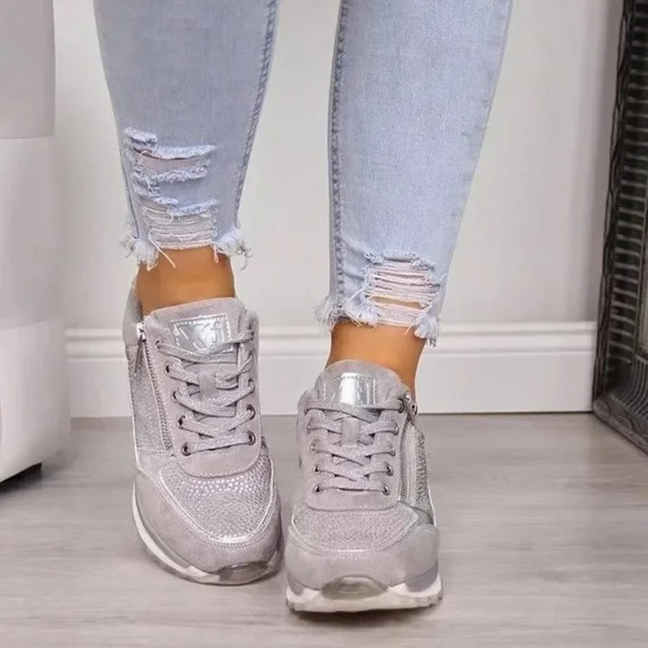 Robuste SolEase Frauenschuhe: wasserdichte Komfortschuhe für Outdoor und Alltag. Ideal für Spaziergänge.