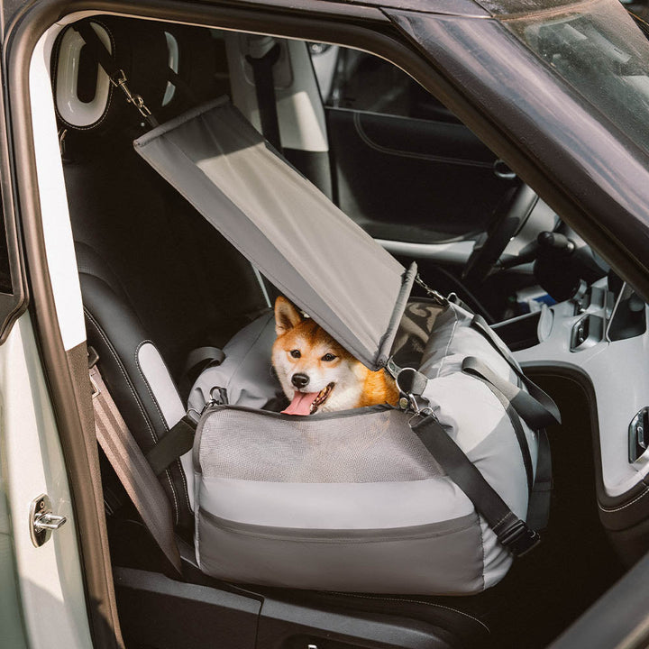 Verstellbarer Hunde-Autositz für Komfort & Sicherheit kleinerer und mittlerer Hunderassen.