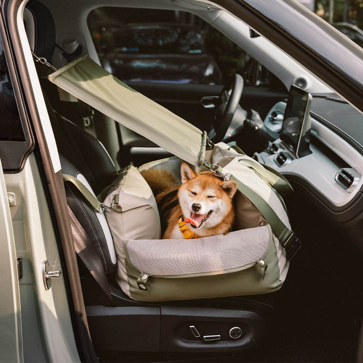 Design-Hunde-Autositz, wasserdicht & atmungsaktiv, für stilvolle und sichere Hundereisen.
