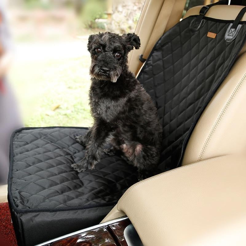 Hochwertige, wasserdichte Hundedecke für das Auto. Optimaler Sitzschutz und Autopflege gegen Schmutz und Nässe.