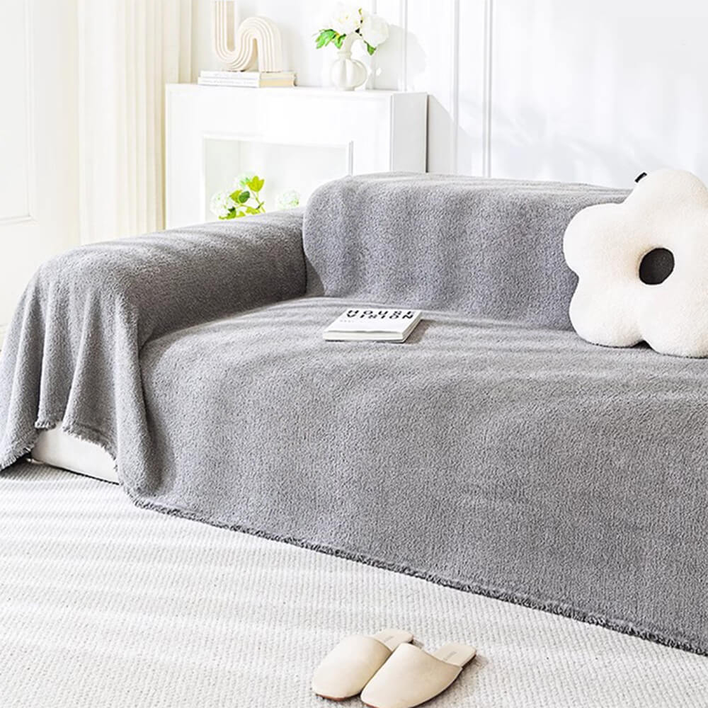 Eleganter Plüsch Möbelschutz, wasserdicht und weich, verlängert die Lebensdauer Ihres Sofas.