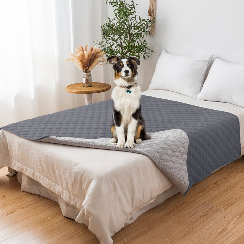 Rutschfester Couchbezug für Haustiere, wasserdicht und pflegeleicht, mit eleganter Rautensteppung.