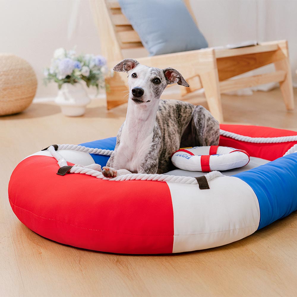 Sommer-Hundebett in Bootsform, wasserdicht & kühlend. Strapazierfähig für den Außenbereich.