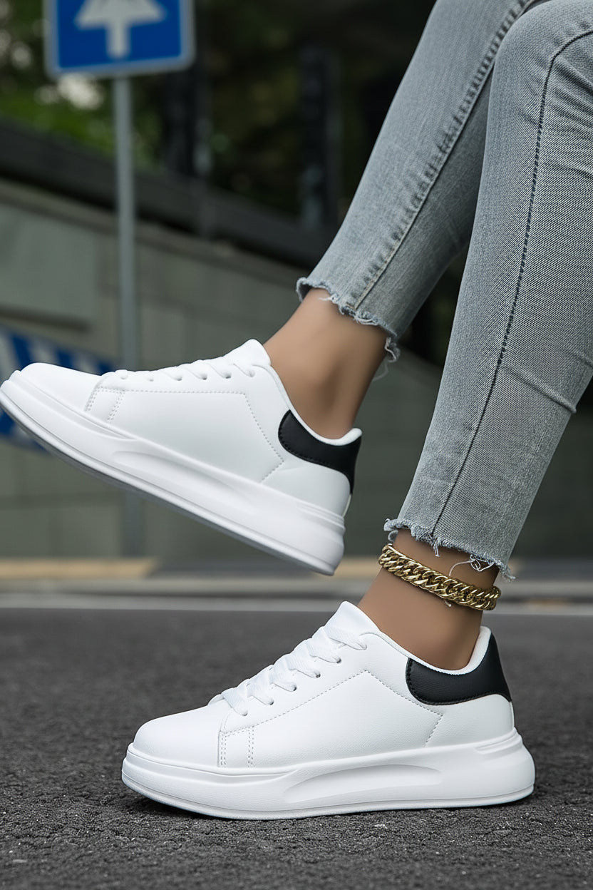 Rutschfeste Sohle der weißen Damen Sneaker Scarlett, bequeme Freizeitschuhe für sicheren Schritt.