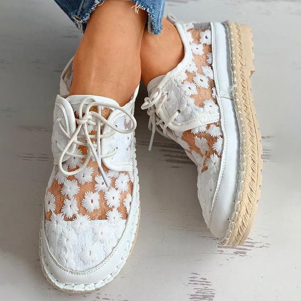 Vielseitige Damen Freizeitschuhe in Beige-Weiß, bestickt, bieten optimalen Komfort für jeden Tag.