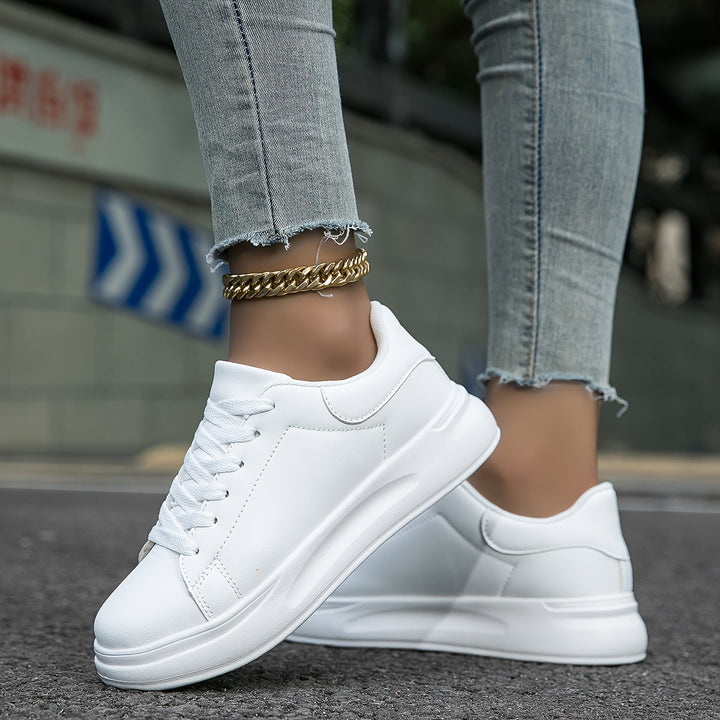 Weiße Damen-Sneaker für aktive Tage, bequemer Freizeitschuh für den Sommer und Alltag.